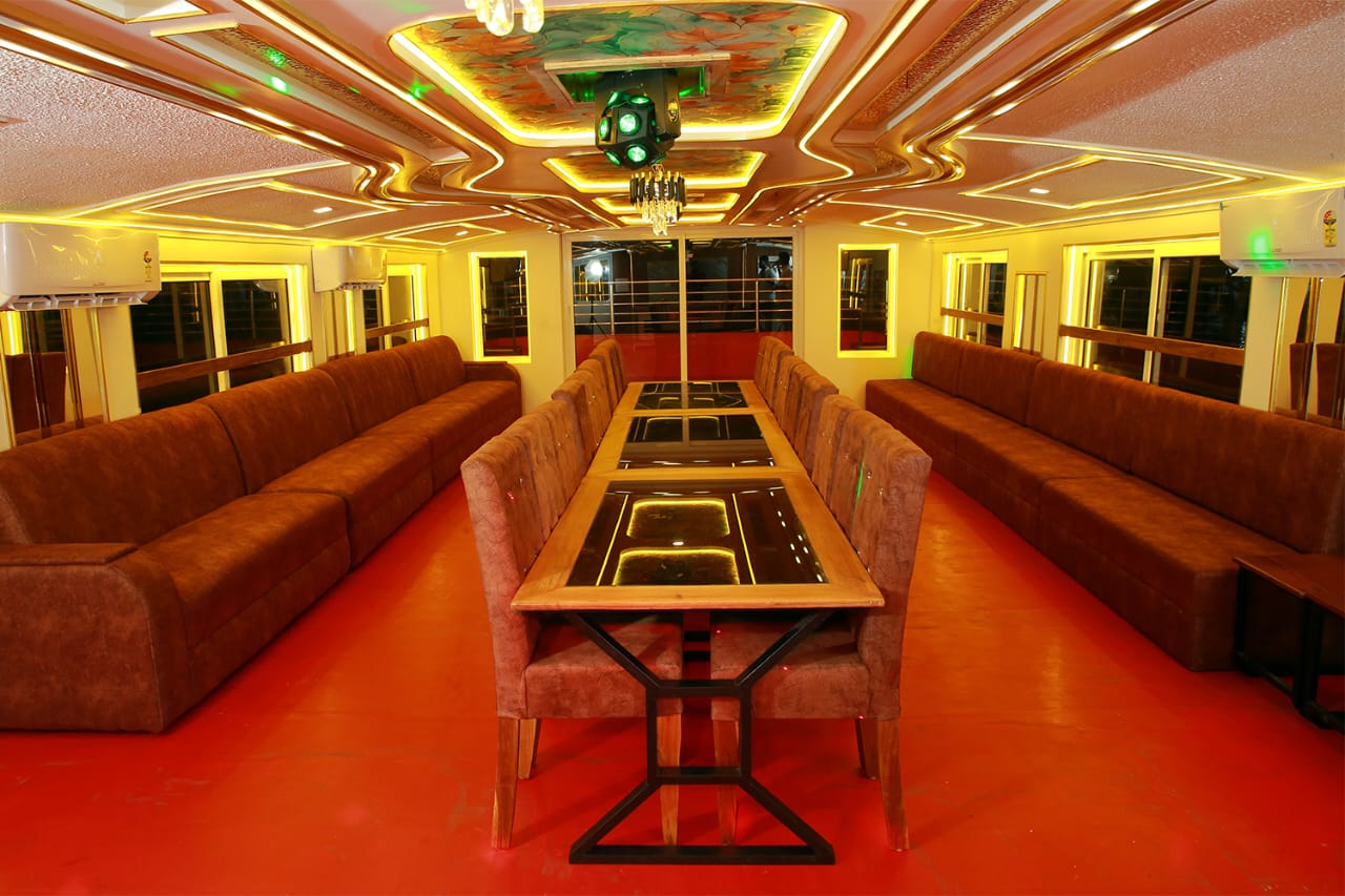 5 Bedroom Houseboat in Alleppey
