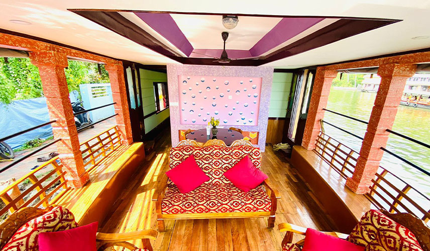 Deluxe Houseboats