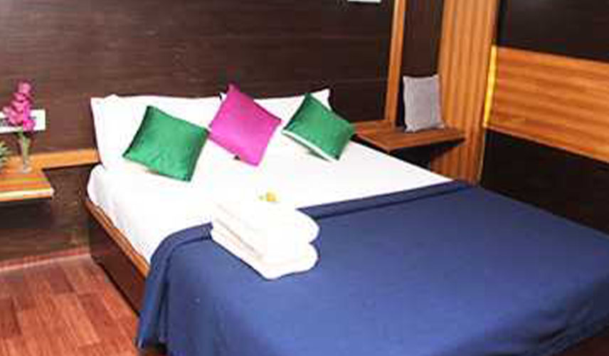 Premium Houseboats