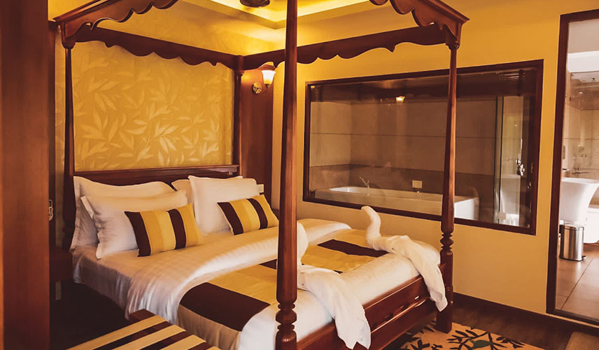 luxury Houseboats