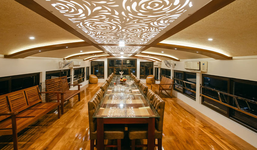 luxury Houseboats