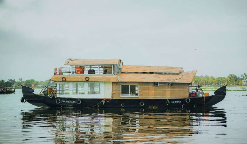 Premium Houseboats