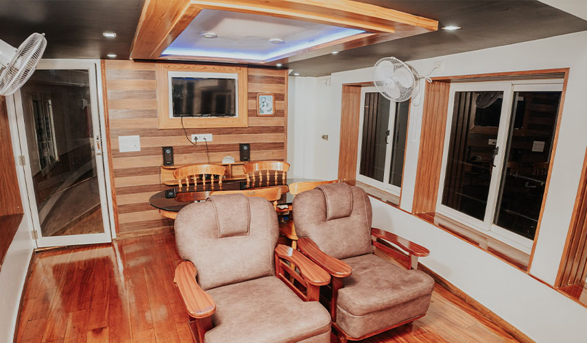 Premium Houseboats
