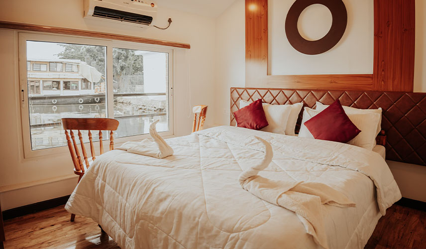 Premium Houseboats