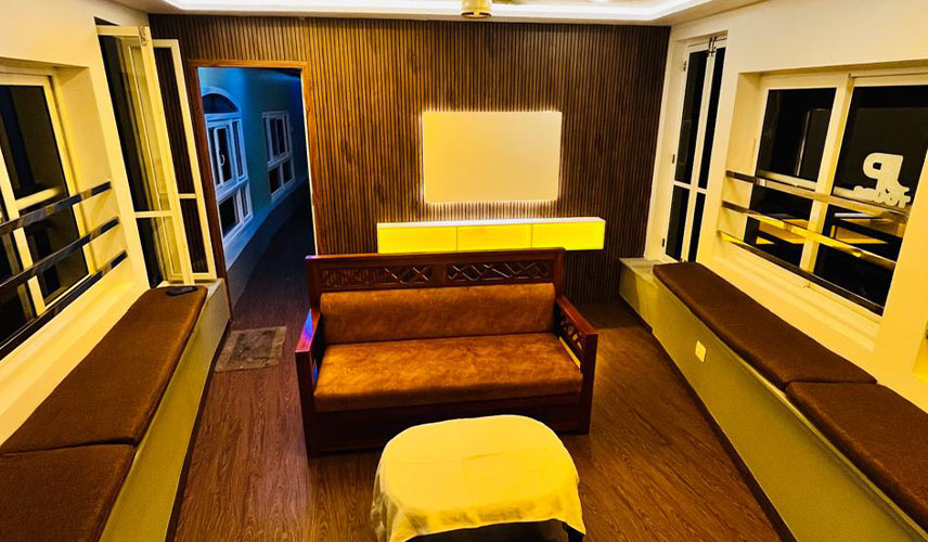 Premium Houseboats